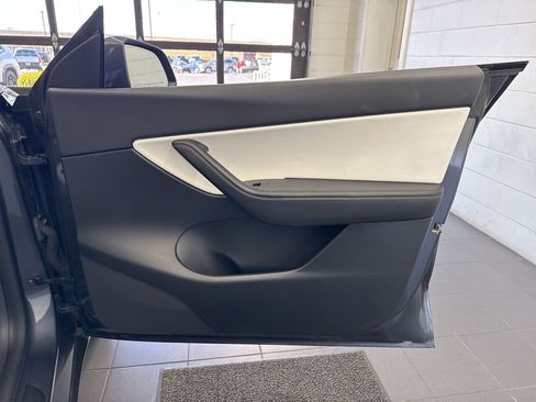 Used 2021 Tesla Model Y Long Range image 45