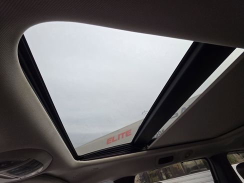 Used 2019 Chrysler Pacifica Limited w/ Advanced Safetytec Group image 24