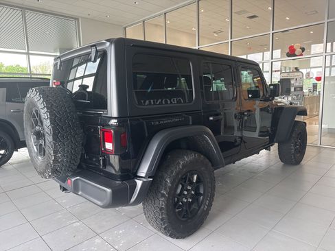 Used 2024 Jeep Wrangler Willys AWD/4WD image 4