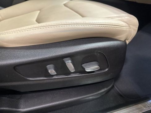 Used 2018 Cadillac XT5 Luxury w/ Driver Awareness Package image 14