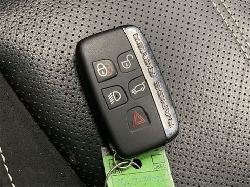 Used 2018 Land Rover Range Rover Velar R-Dynamic SE image 32