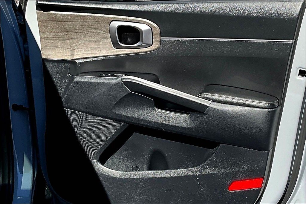 Used 2023 Kia Sorento S w/ Panoramic Sunroof Package AWD/4WD image 26