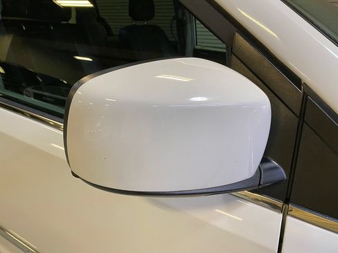 Used 2016 Chrysler Town & Country Touring FWD image 39