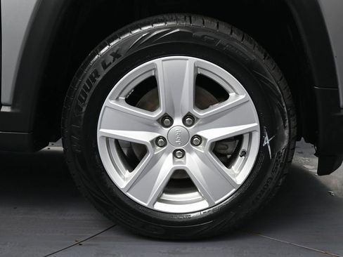 Used 2022 Jeep Compass Latitude image 14