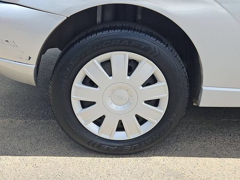 Used 2007 Ford Focus S FWD image 9