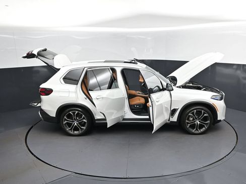Used 2025 BMW X5 sDrive40i w/ Climate Comfort Package RWD image 50