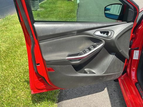 Used 2015 Ford Focus ST FWD image 11
