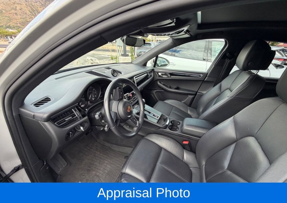 Certified 2024 Porsche Macan AWD/4WD image 5