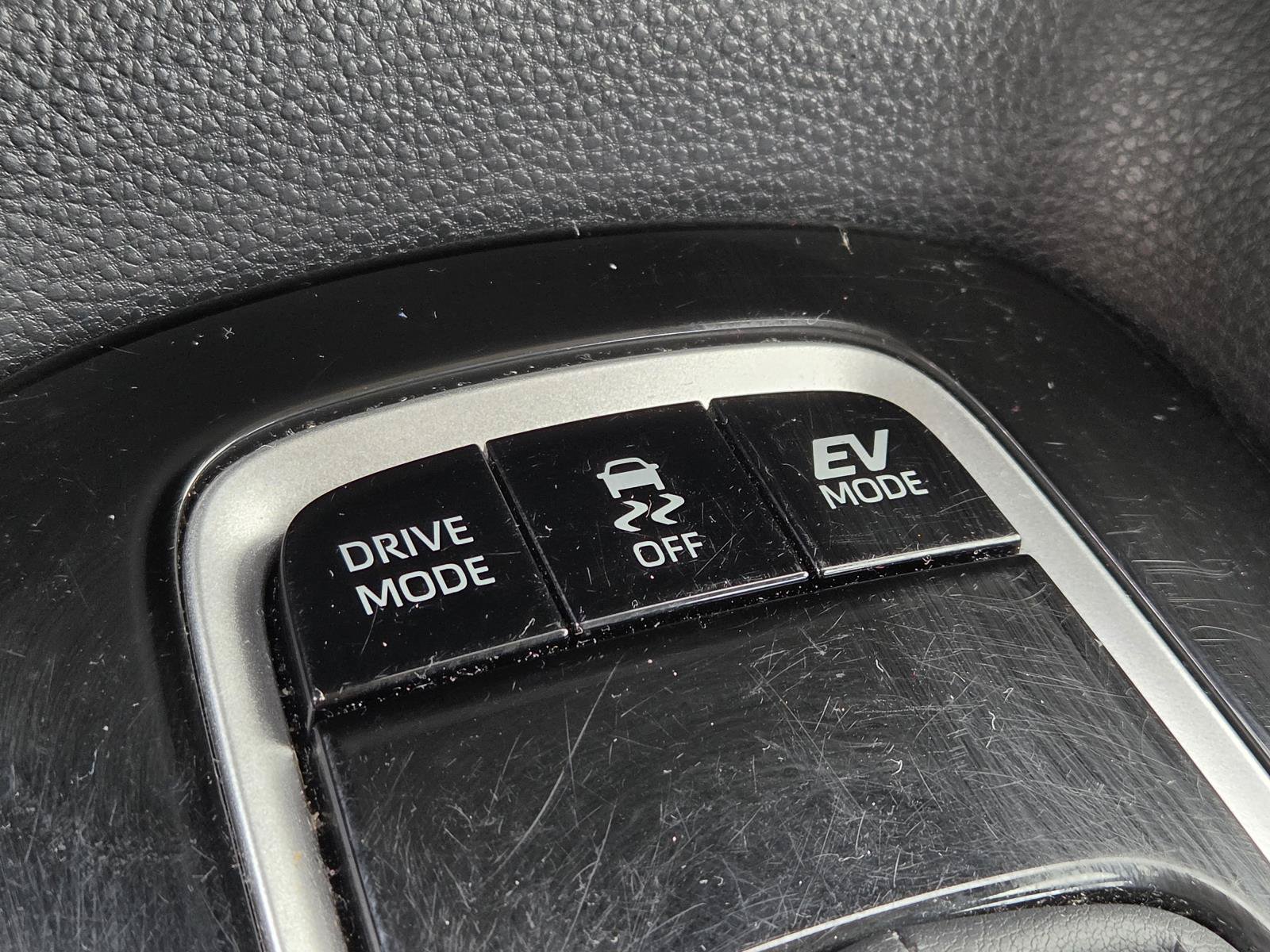Used 2020 Toyota Corolla LE FWD image 17