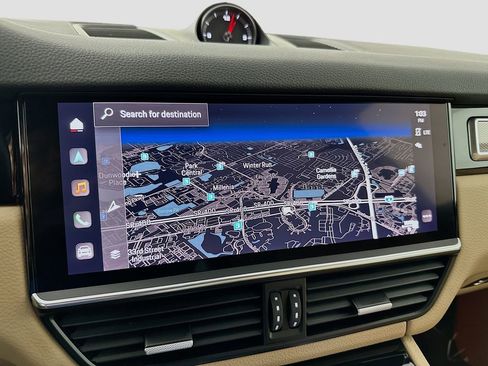 Certified 2022 Porsche Cayenne Platinum Edition image 16