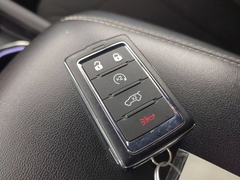 Used 2025 Jeep Grand Cherokee Laredo X w/ Luxury Tech Group I AWD/4WD image 38