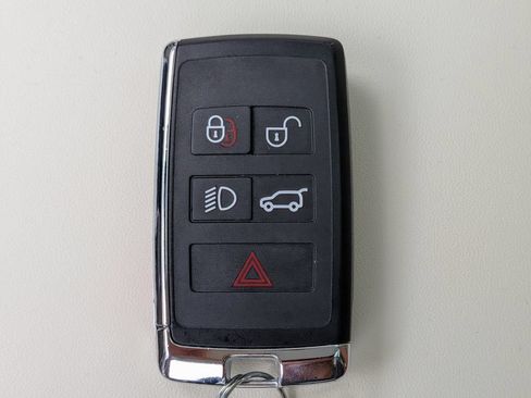 Certified 2025 Land Rover Range Rover SE AWD/4WD image 32