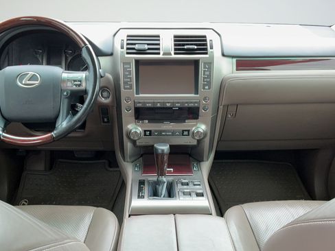 Used 2018 Lexus GX 460 Luxury w/ Preferred Accessory Package AWD/4WD image 7
