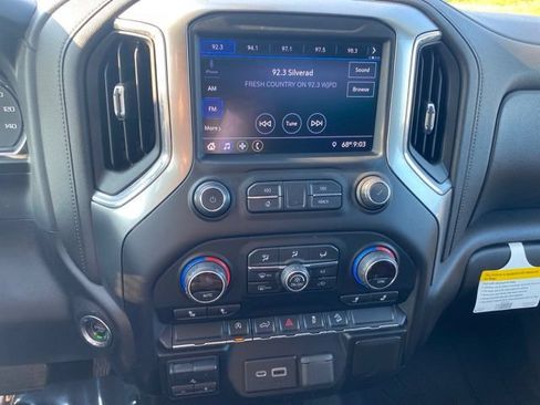 Used 2019 Chevrolet Silverado 1500 LT Trail Boss w/ Convenience Package AWD/4WD image 23