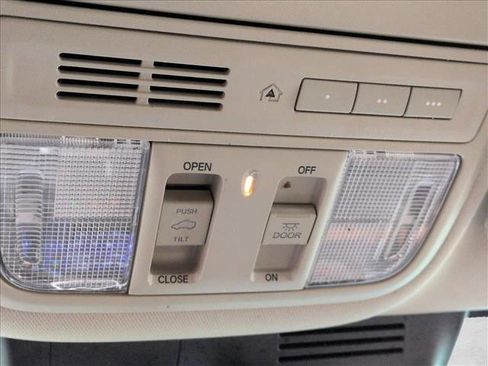 Used 2018 Honda CR-V Touring image 22