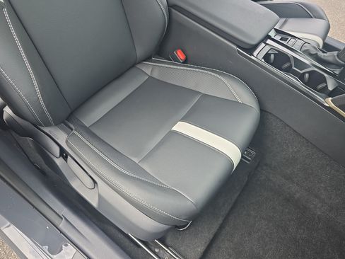 Used 2025 Toyota Camry SE w/ Convenience Package FWD image 10