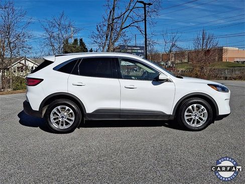 Used 2020 Ford Escape SE image 12