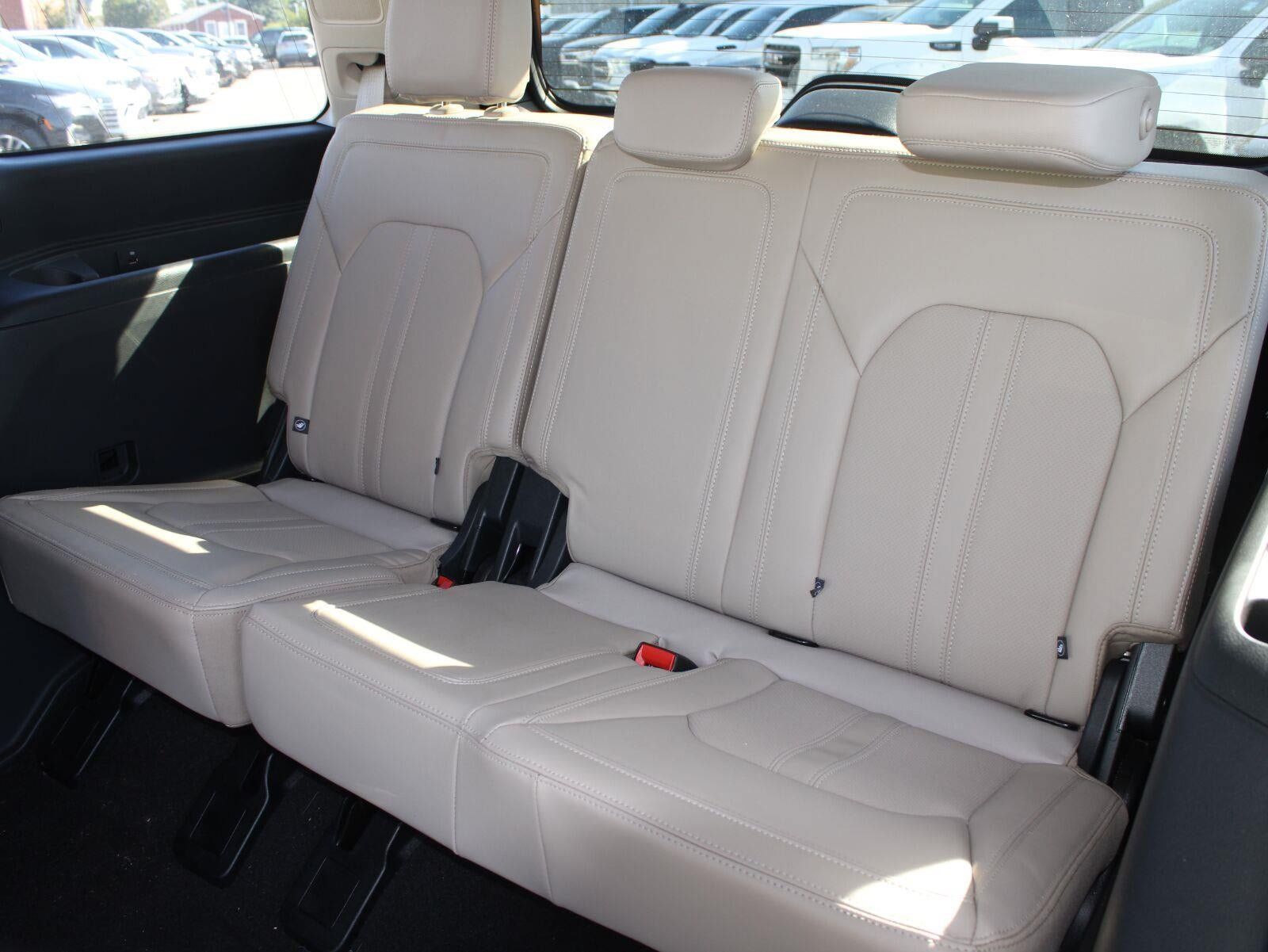 Used 2024 Ford Expedition Limited AWD/4WD image 21