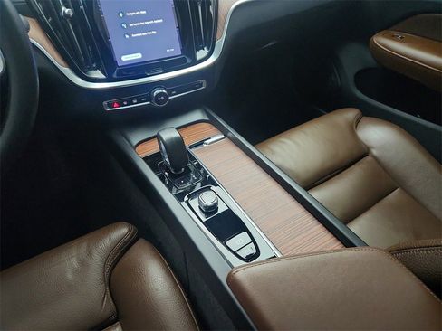 Used 2024 Volvo S60 B5 Ultimate image 16