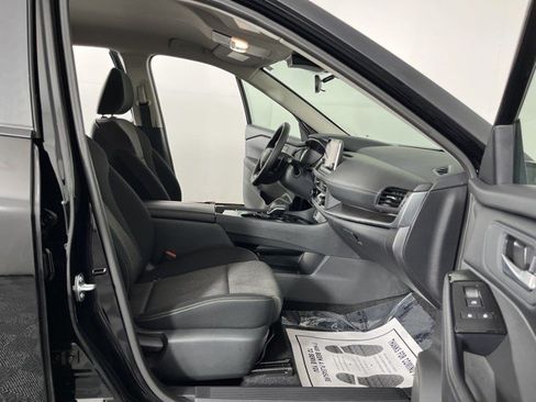 Used 2026 Nissan Rogue SV FWD image 35