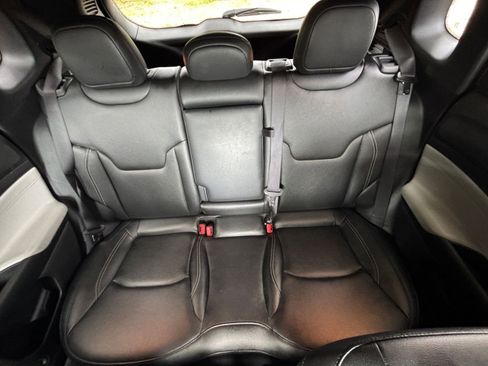 Used 2025 Jeep Compass Limited image 38