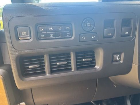 Used 2024 Chevrolet Brightdrop 400 w/ Commercial Equipment Package AWD/4WD image 10