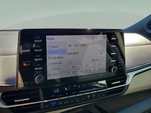 Certified 2023 Toyota Sienna Platinum FWD image 18