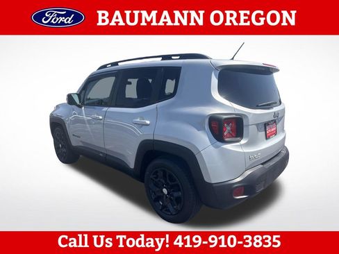 Used 2017 Jeep Renegade Latitude FWD image 5
