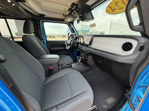 Used 2024 Jeep Wrangler Unlimited Sahara AWD/4WD image 23