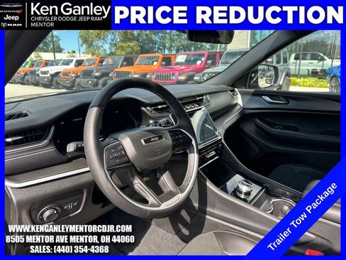 Used 2025 Jeep Grand Cherokee L Laredo AWD/4WD image 21