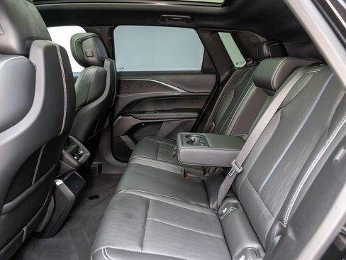 Used 2024 Cadillac Lyriq Luxury image 17