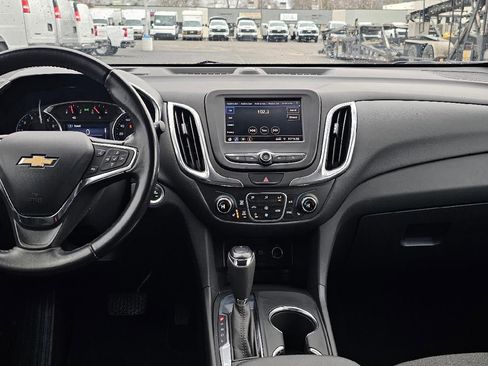 Used 2020 Chevrolet Equinox LT w/ Driver Convenience Package image 11