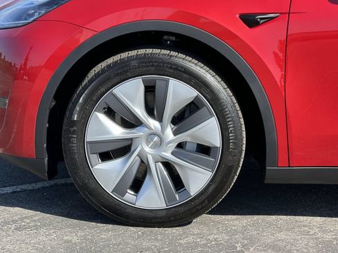 Used 2023 Tesla Model Y Long Range AWD/4WD image 23