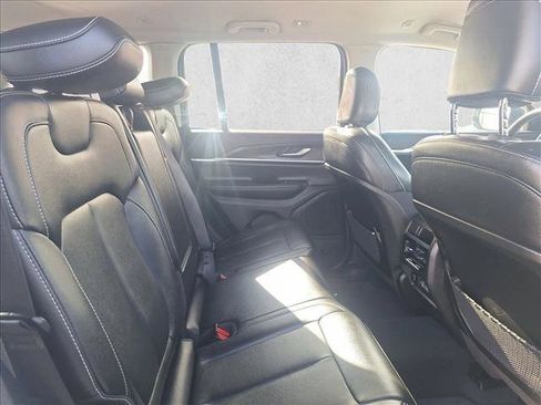 Used 2023 Jeep Grand Cherokee Limited image 18