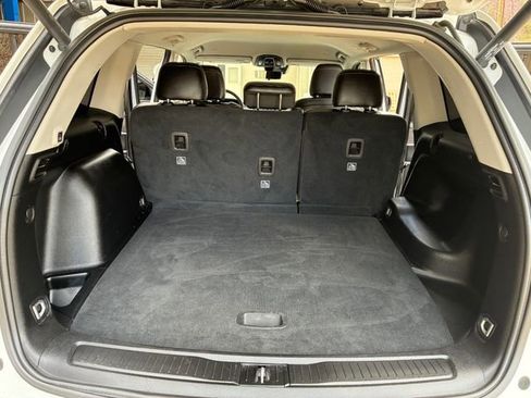 Used 2023 Jeep Grand Cherokee Limited w/ Luxury Tech Group II image 28