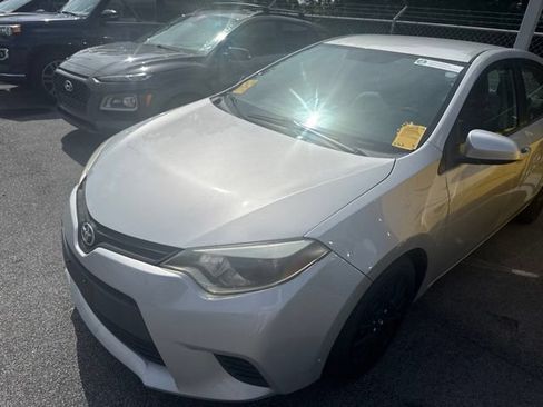 Used 2014 Toyota Corolla LE FWD image 2