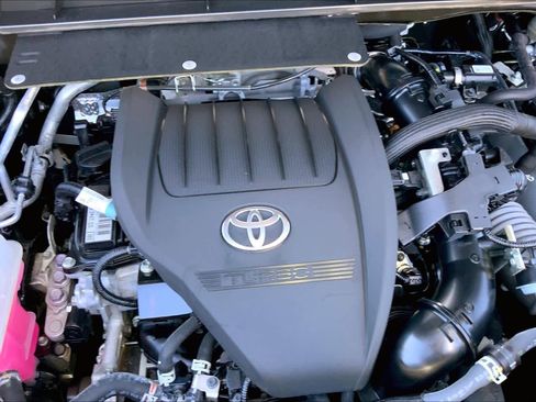 Used 2024 Toyota Highlander XLE image 31