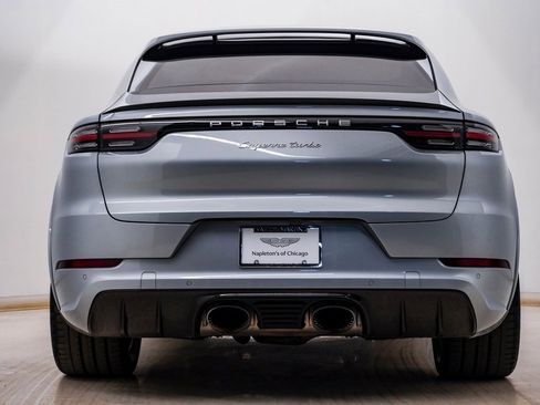 Used 2022 Porsche Cayenne Turbo image 8