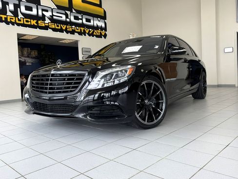Used 2017 Mercedes-Benz S 550 4MATIC Sedan image 2
