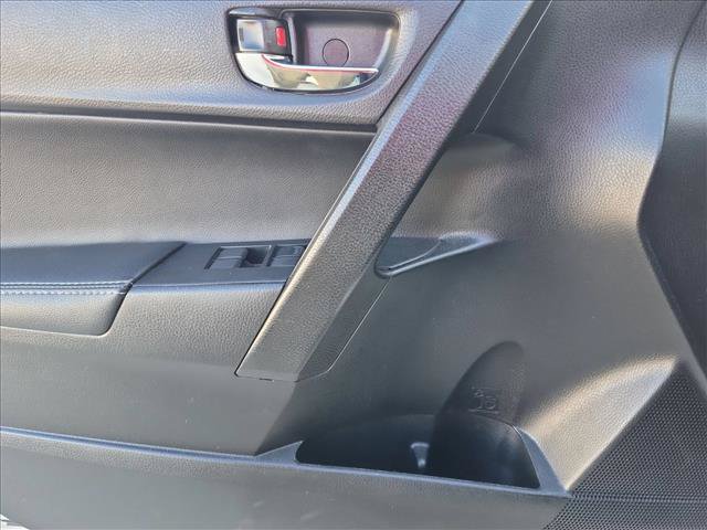 Used 2018 Toyota Corolla XSE FWD image 11