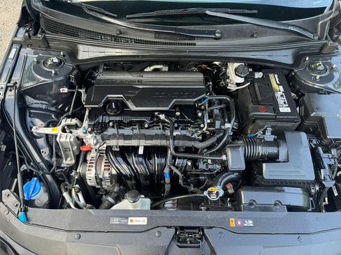 Used 2022 Hyundai Elantra SE FWD image 26