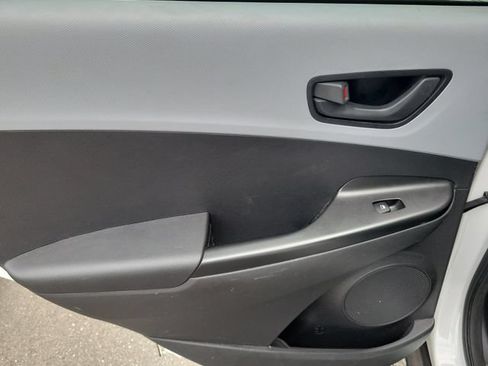 Used 2021 Hyundai Kona SE FWD image 8
