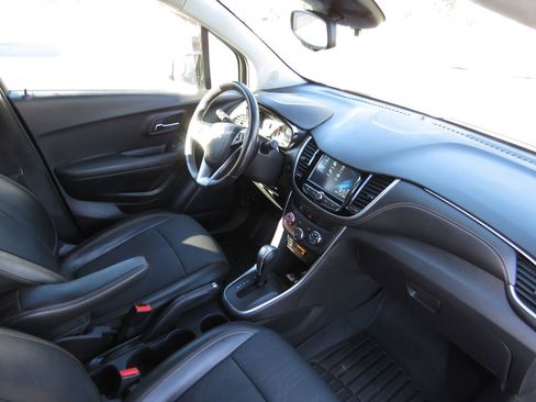 Used 2017 Chevrolet Trax LT w/ LT Convenience Package image 14