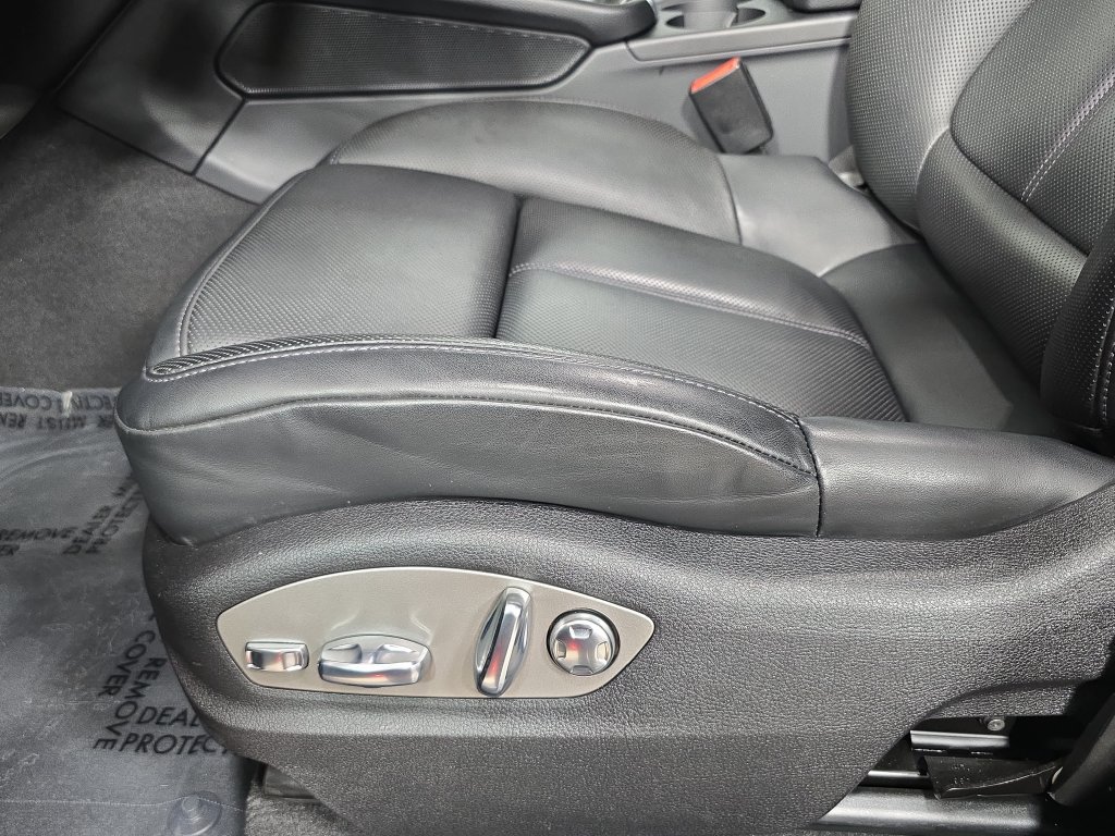 Certified 2026 Porsche Macan AWD/4WD image 23
