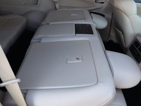 Used 2013 Lexus LX 570 4WD image 40