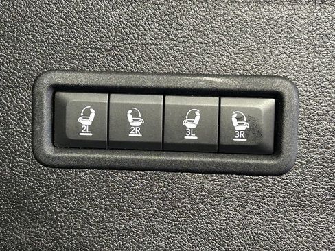 Used 2022 Jeep Wagoneer Series III AWD/4WD image 16