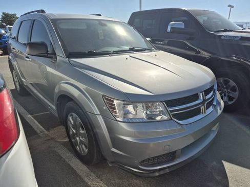Used 2020 Dodge Journey SE w/ SE Popular Equipment Group FWD image 3