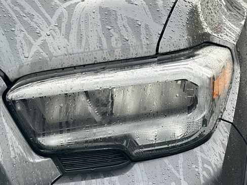 Used 2022 Toyota Tacoma TRD Off-Road image 9