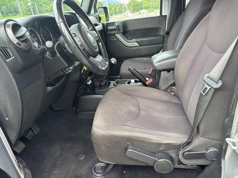 Used 2014 Jeep Wrangler Unlimited Sport w/ Quick Order Package 23S AWD/4WD image 16