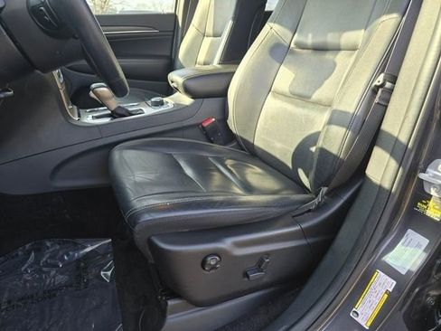 Used 2017 Jeep Grand Cherokee Limited image 11